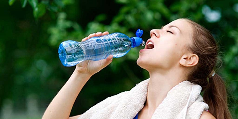 فواید نوشیدن آب بر کاهش وزن