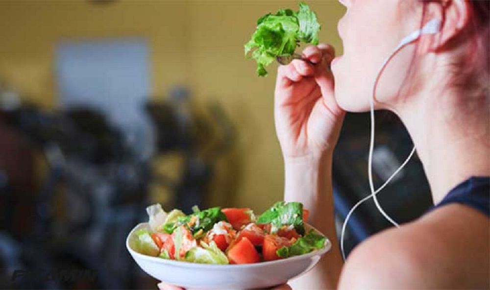 چرا باید قبل یا بعد از تمرین غذا بخوریم؟ - دانستنی های ورزشی چرا باید قبل یا بعد از تمرین غذا بخوریم؟