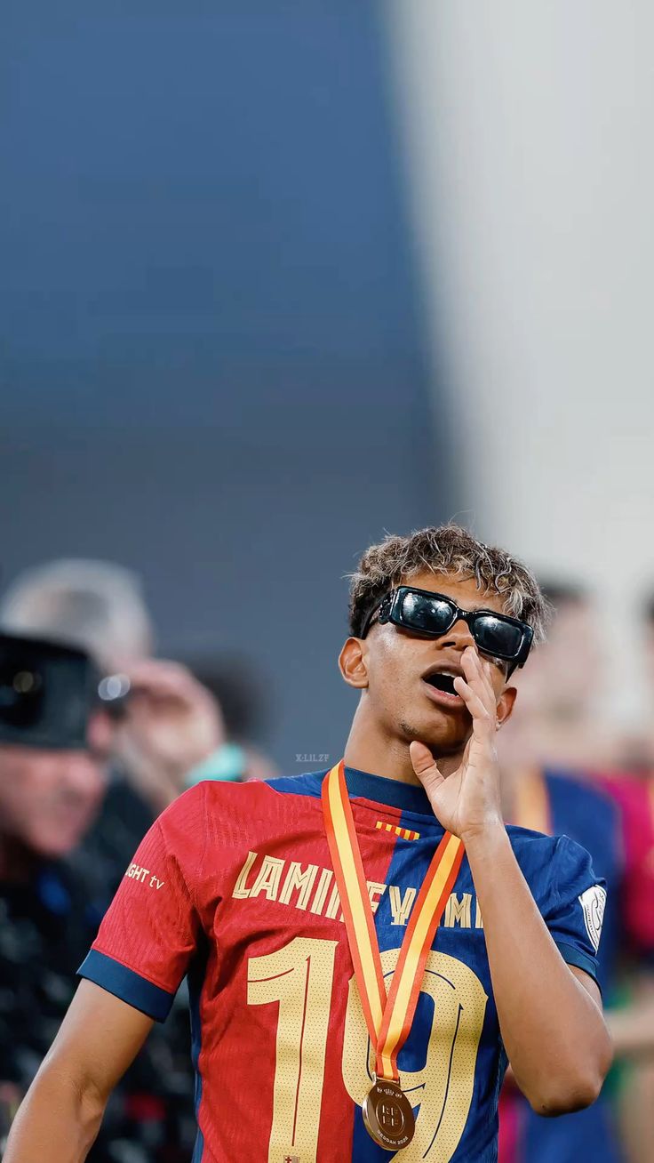 عکس پروفایل لامین یامال - دانستنی ها عکس پروفایل لامین یامال