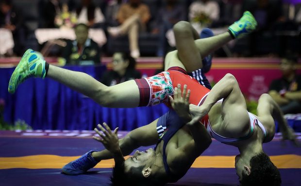 کشتی‌گیر بدون شکست جهان