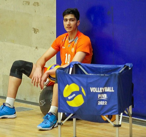 پست پویا آریاخواه در تیم ملی