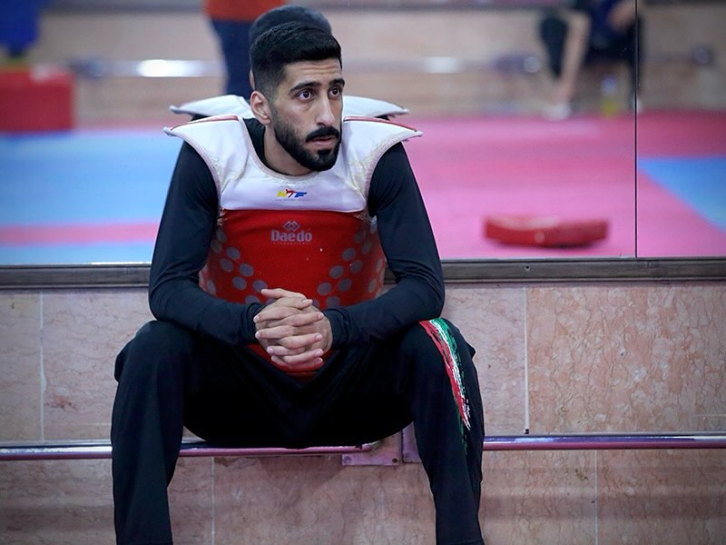 عکس پروفایل امیررضا صادقیان
