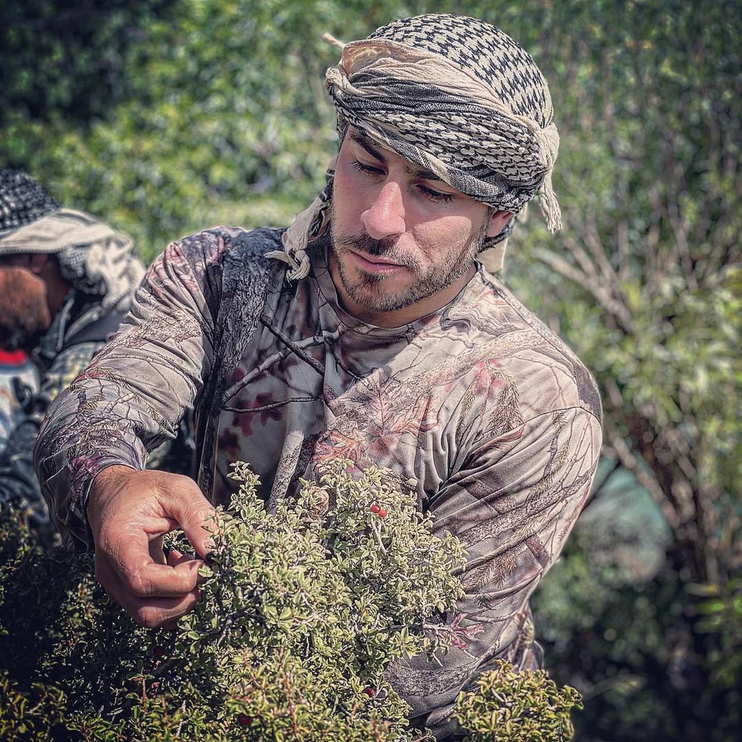 مذهب کیانوش رستمی چیست