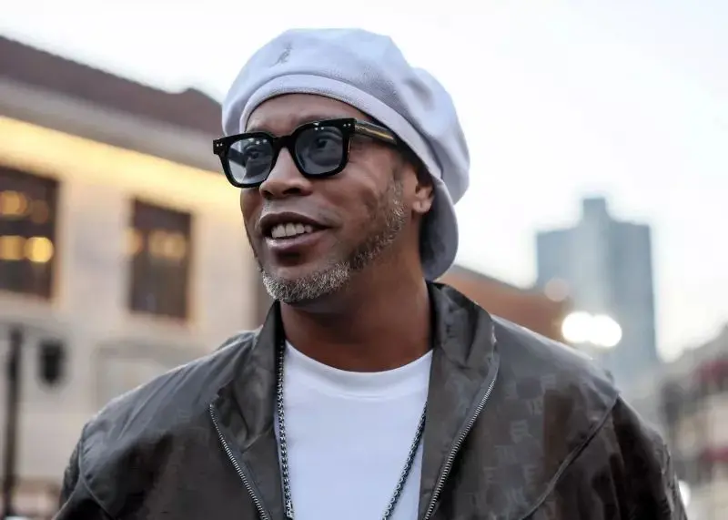 ستاره فوتبال برزیل رونالدینیو خواننده شد ستاره فوتبال برزیل رونالدینیو خواننده شد