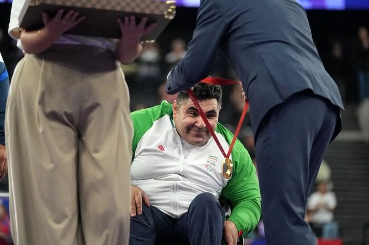 مدال طلای علی اکبر غریب شاهی مدال طلای علی اکبر غریب شاهی