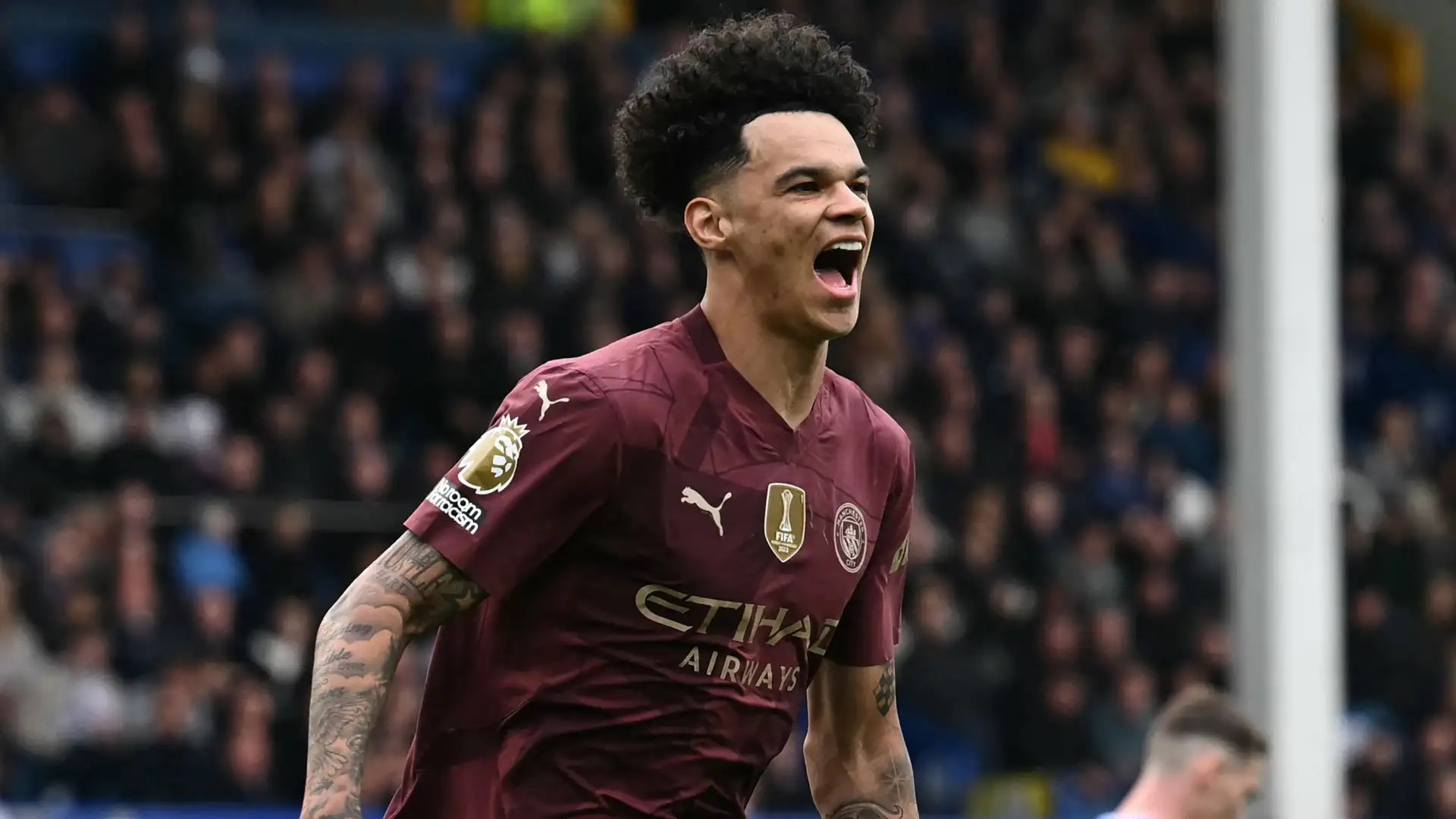 والپیپر اوریلی فوتبالی 2025 