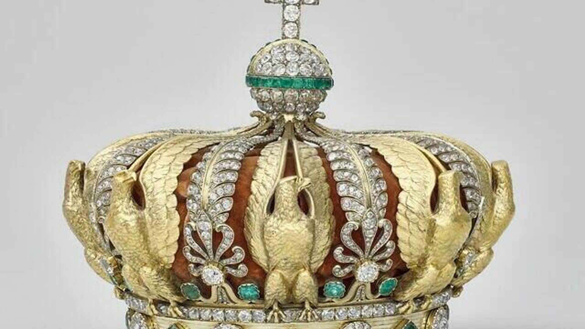 تاج شکسته همسر امپراتور پس از سرقت در نزدیکی لوور پیدا شد