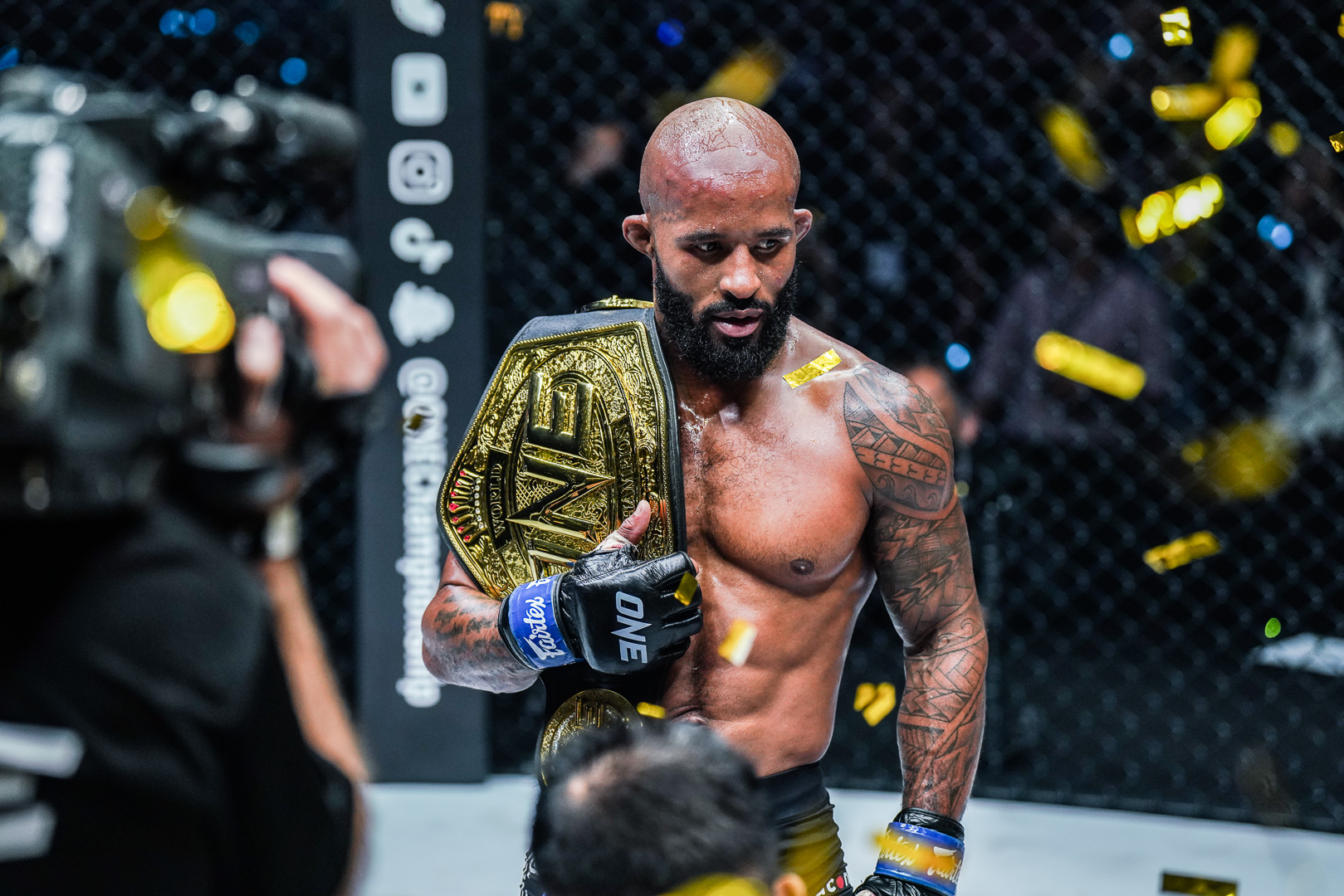 دیمیتریوس جانسون اسطوره مگس وزن UFC