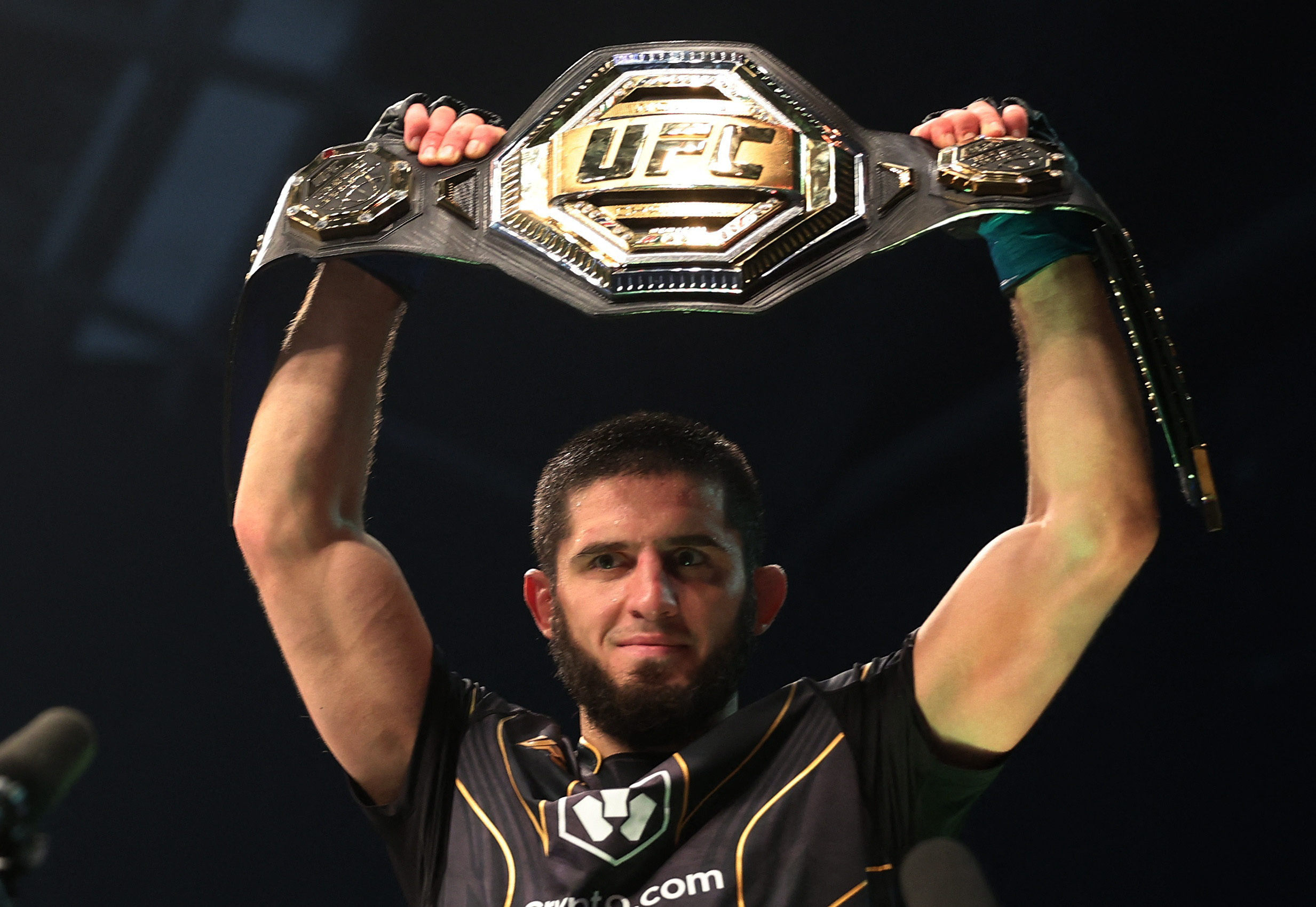 اسلام ماخاچف استاد سبک‌وزن UFC