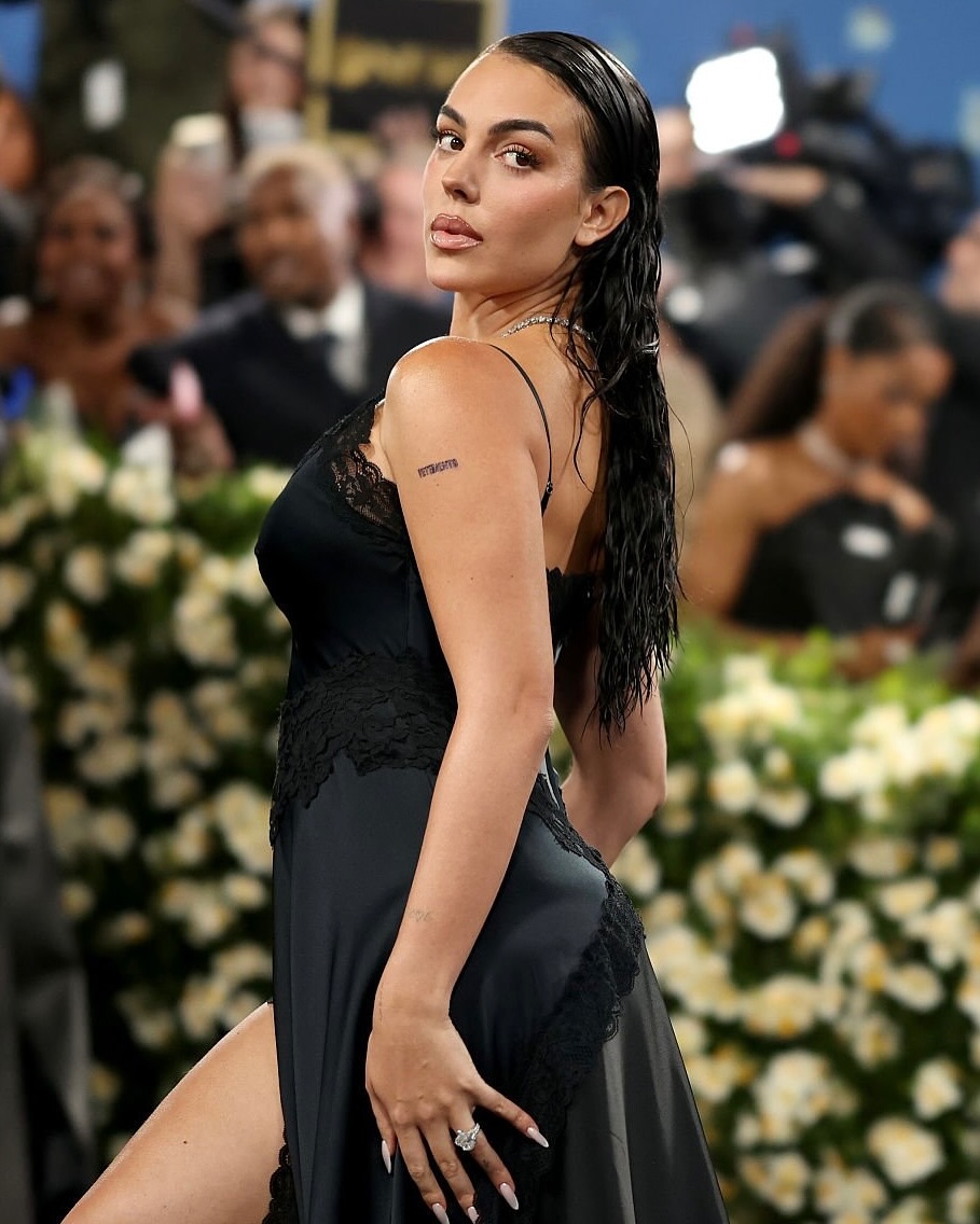 جورجینا رودریگز قد و وزن