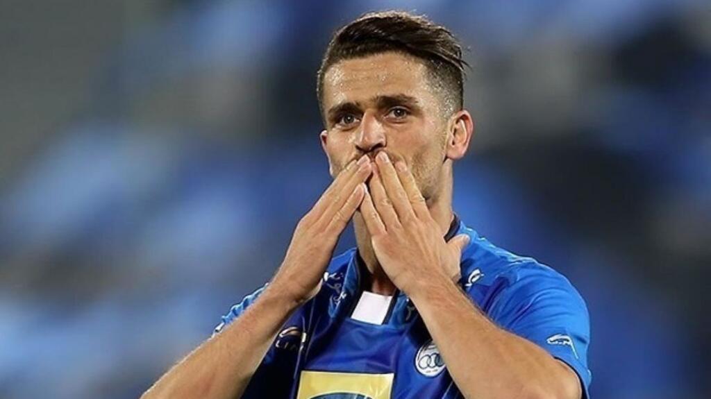 کاپیتان سابق استقلال وریا غفوری مربی جدید آبیها کاپیتان سابق استقلال وریا غفوری مربی جدید آبیها