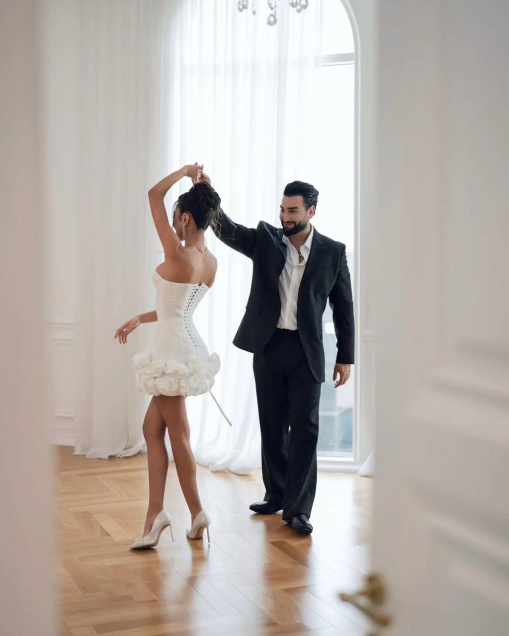 حسین تهی و همسرش عکس