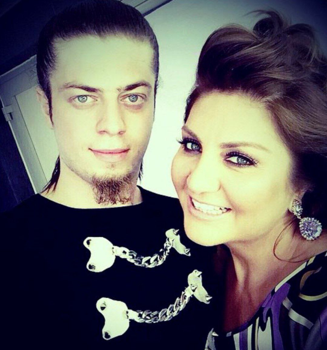 عکس عارف شعبده باز و سیبل جان عکس عارف شعبده باز و سیبل جان