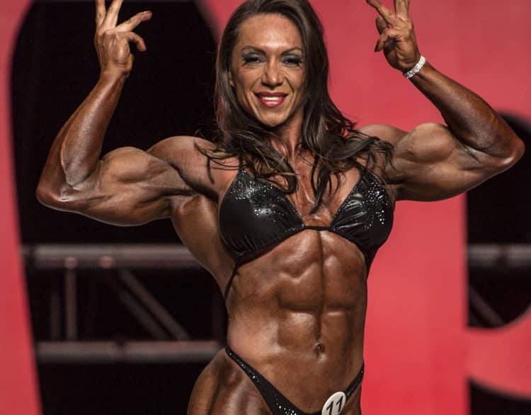 یاکسی اوریکن از برترین زنان قهرمان بدنسازی جهان