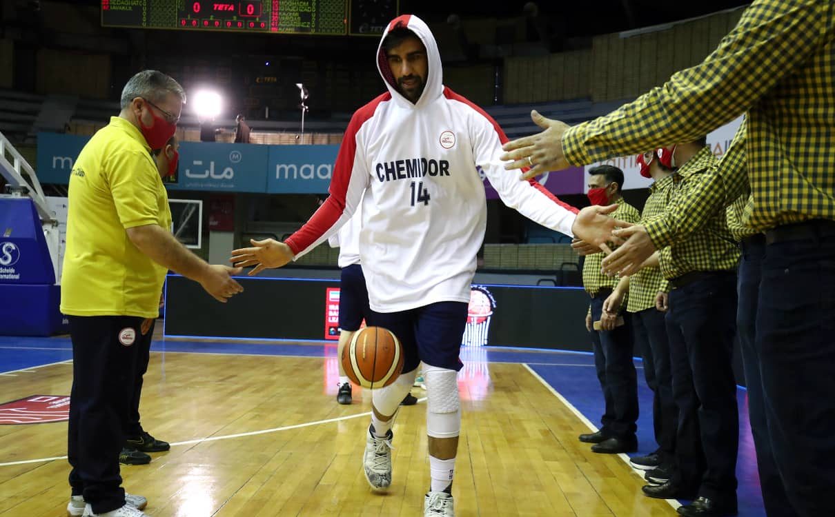 ارسلان کاظمی نشان شجاعت بسکتبال ارسلان کاظمی نشان شجاعت بسکتبال