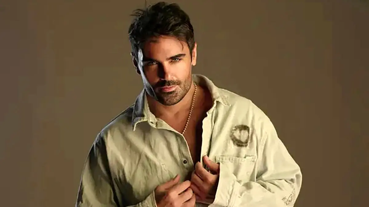 سهراب پاکزاد در تهران و خارج