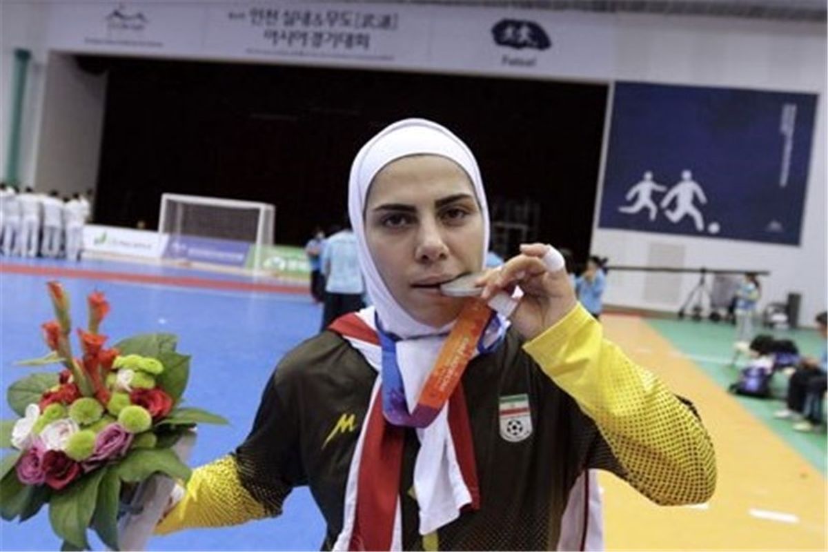 عکس فرزانه توسلی فوتسالیست عکس فرزانه توسلی فوتسالیست