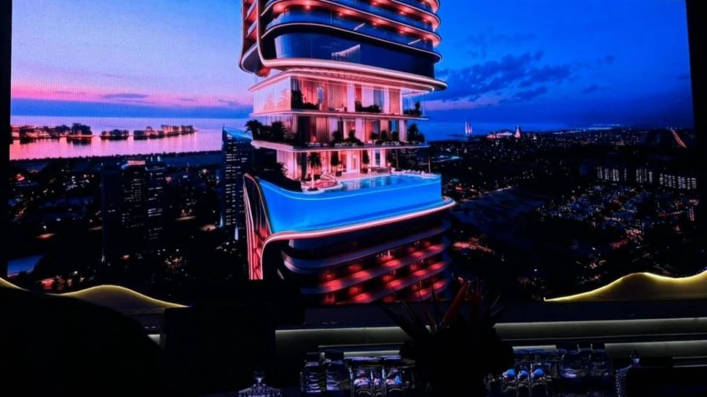 آسمان‌خراش شاهرخ خان در خیابان شیخ زاید