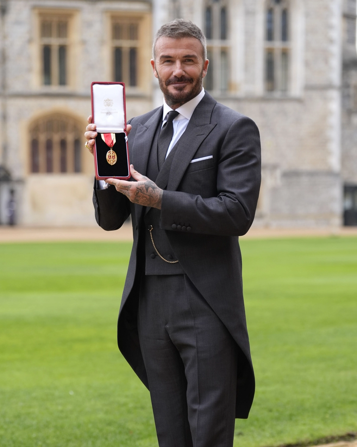 اسطوره فوتبال انگلیس رسماً شوالیه شد اسطوره فوتبال انگلیس رسماً شوالیه شد