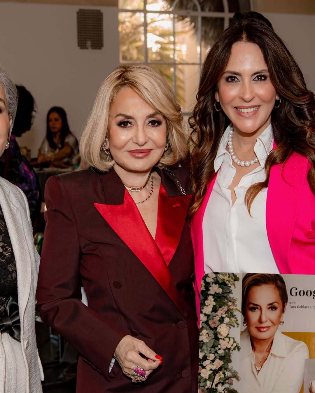 اهدای لوح تقدیر بورلی هیلز به گوگوش اهدای لوح تقدیر بورلی هیلز به گوگوش