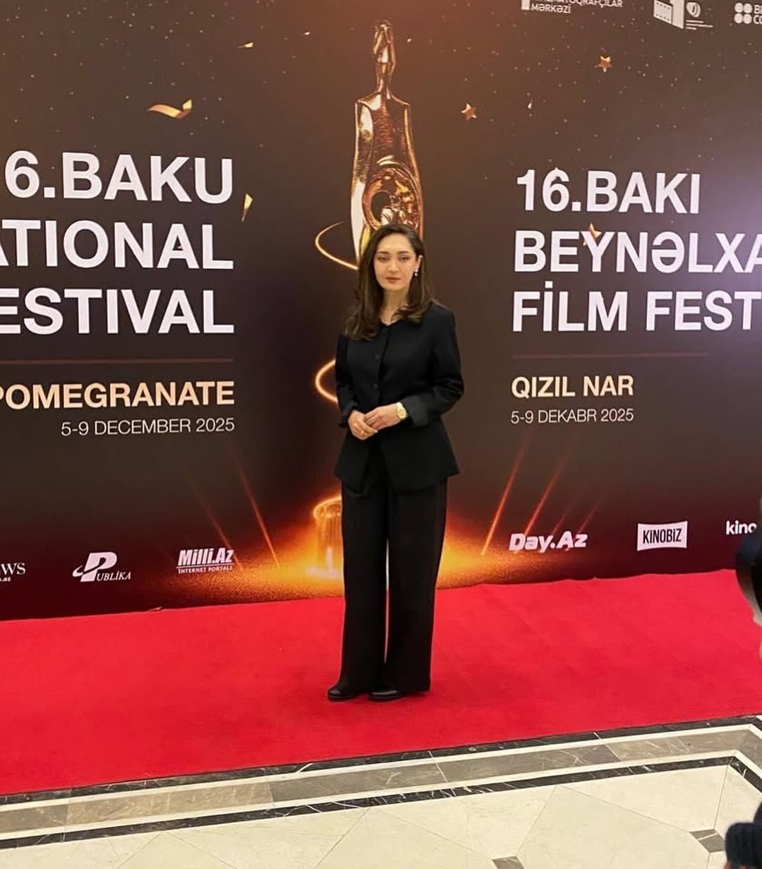 لباس رسمی نیکی کریمی در رویداد بین‌المللی سینما