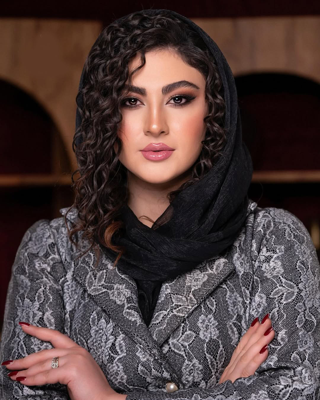 مریم مومن با موی فر مریم مومن با موی فر