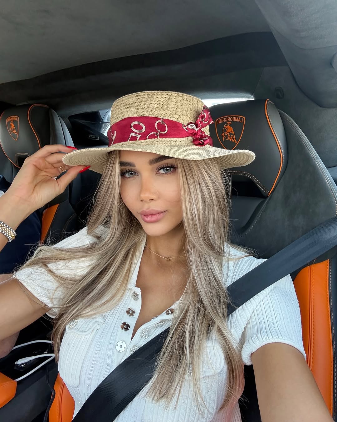 عکس هیوا امین برند شخصی