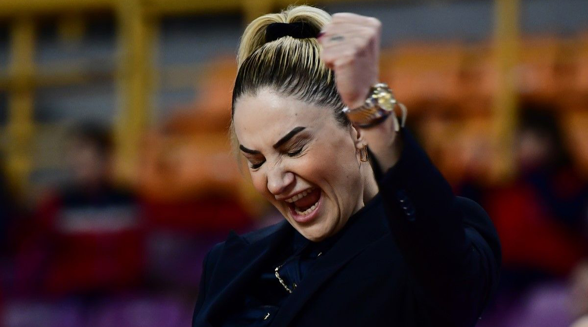 ژست جالب سلن اردم ژست جالب سلن اردم