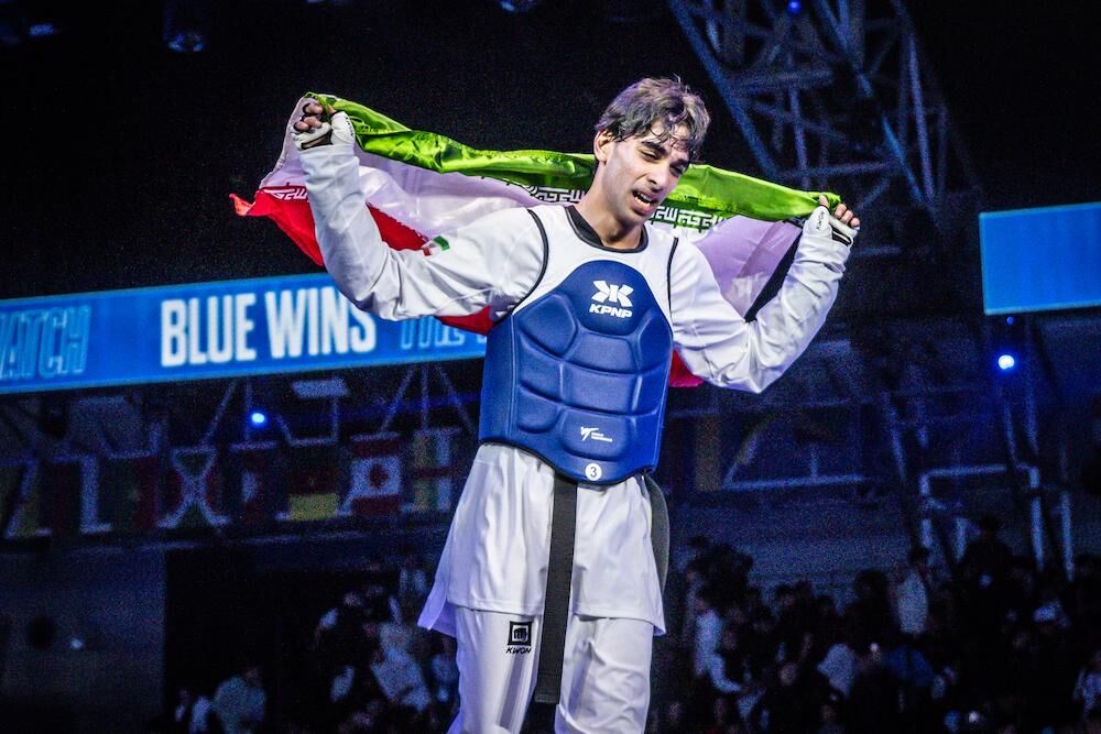 تکواندوکار ایرانی روی سکوی قهرمانی