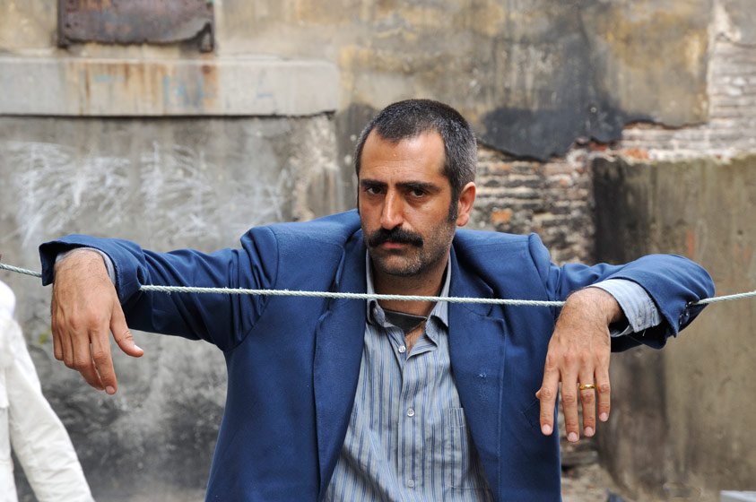 عکس ماهسون  قرمزی گل در سریال گودال