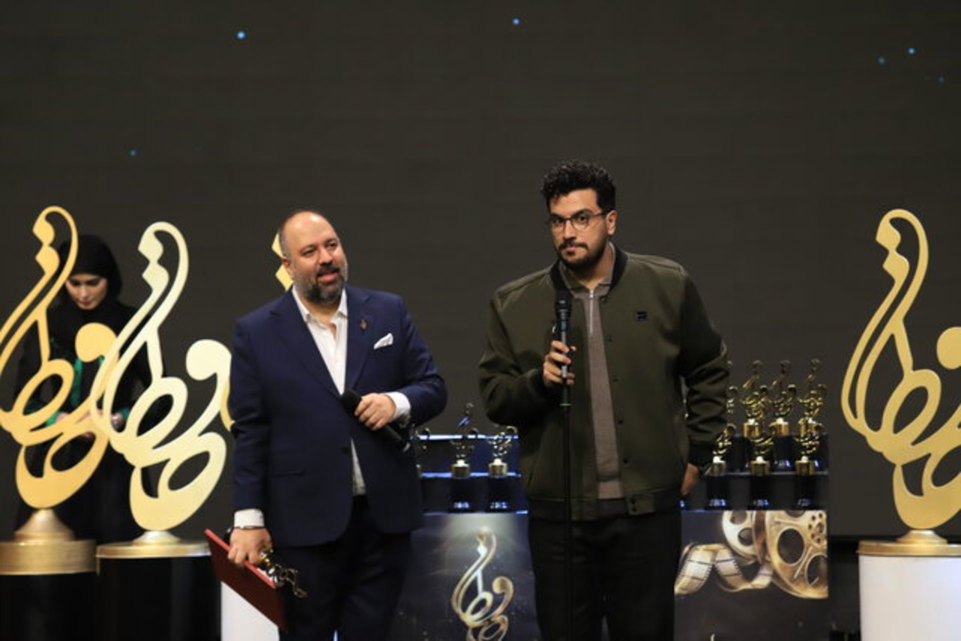 علی اوجی تهیه‌کننده و چهره مشهور سینما در جشن حافظ