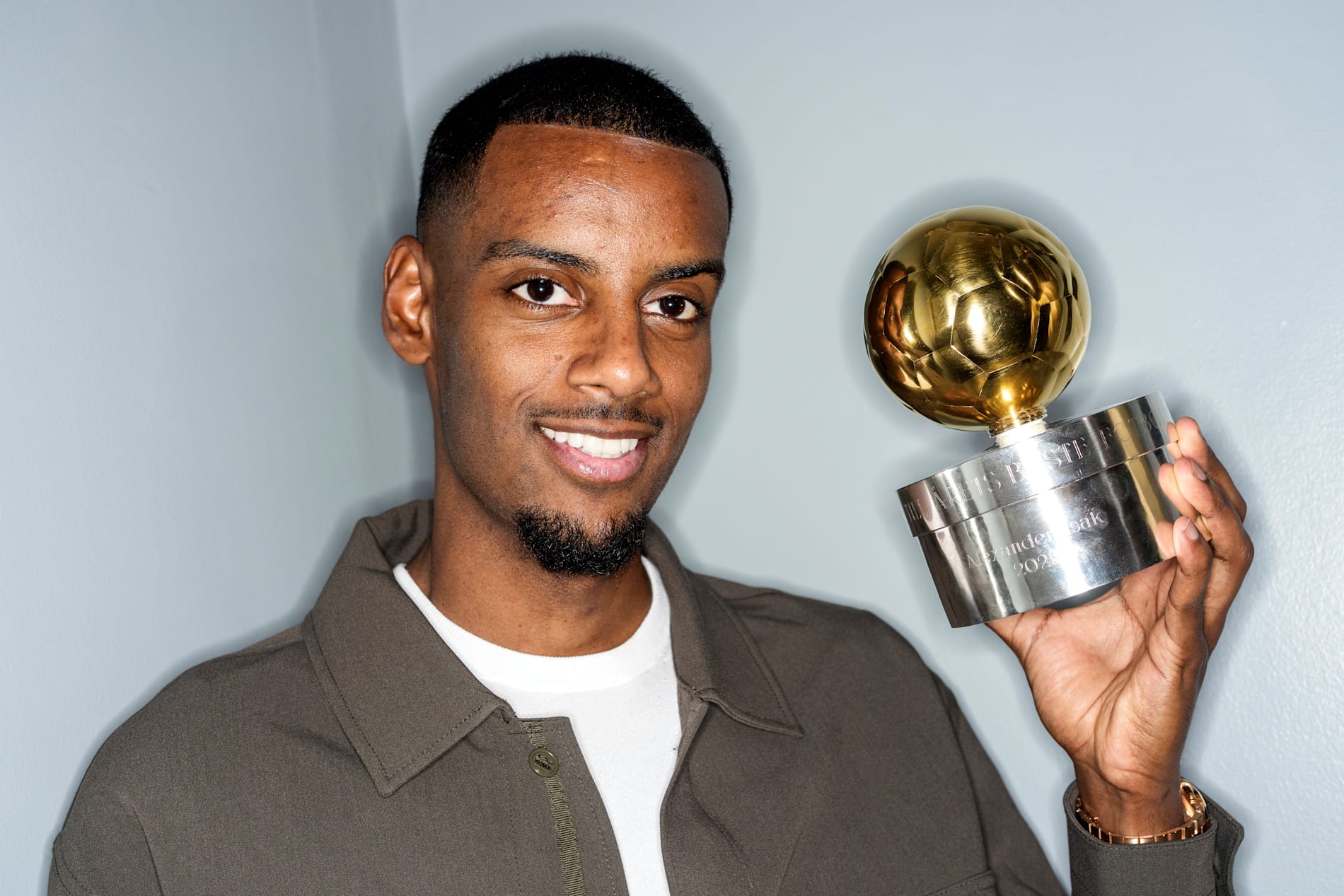 ایساک پس از درخشش در نیوکاسل و لیورپول مرد سال شد ایساک پس از درخشش در نیوکاسل و لیورپول مرد سال شد