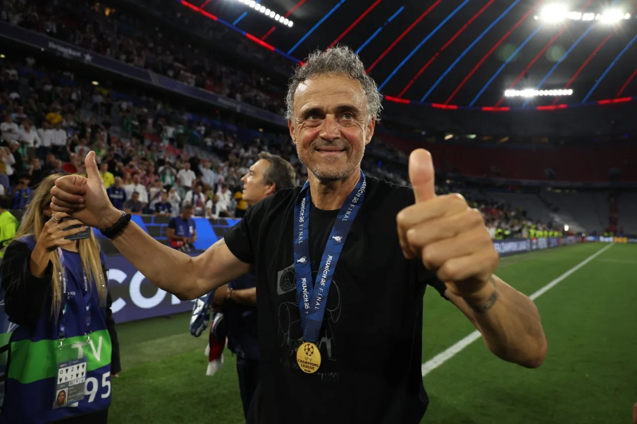 سرمربی پاریسنژرمن بهترین مربی جهان شد سرمربی پاریسنژرمن بهترین مربی جهان شد