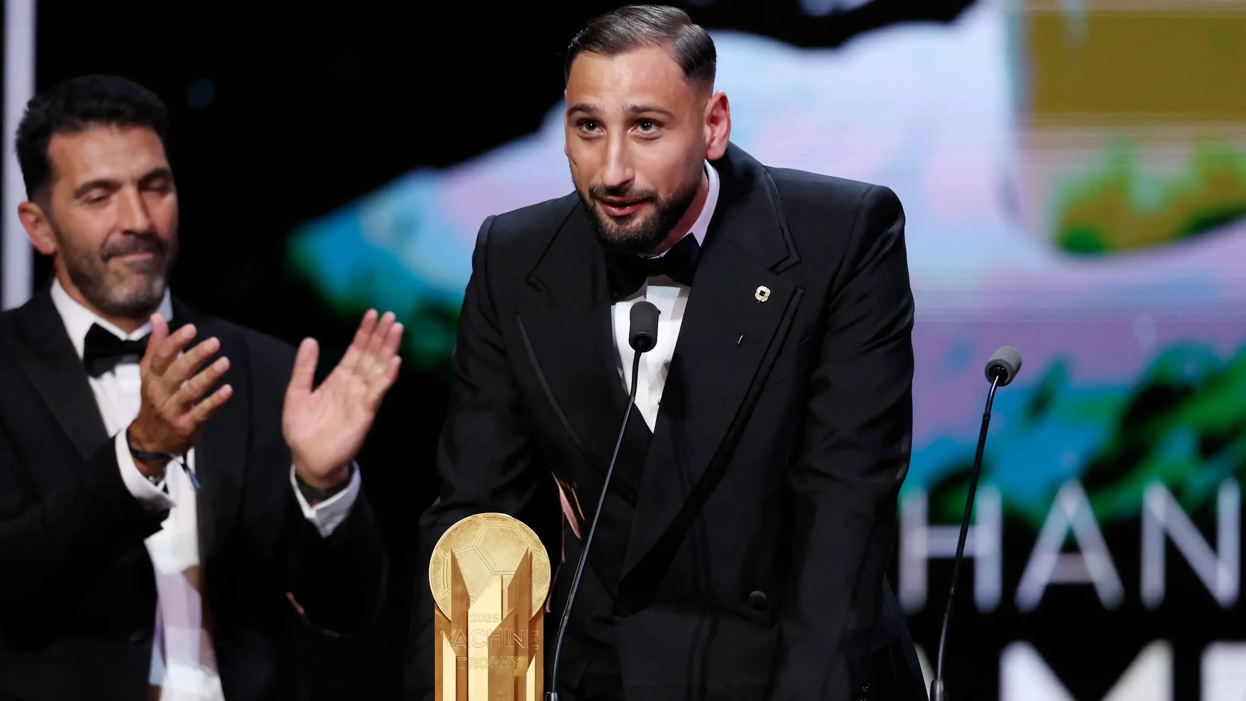 دوناروما فاتح جایزه یاشین ۲۰۲۵ دوناروما فاتح جایزه یاشین ۲۰۲۵