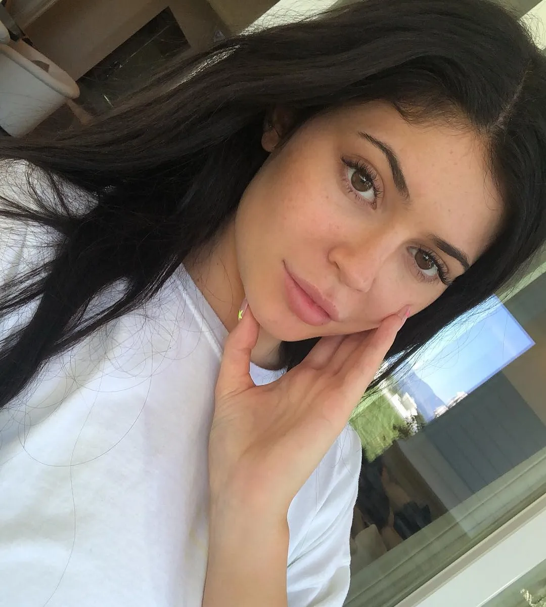 کایلی جنر نو میکاپ