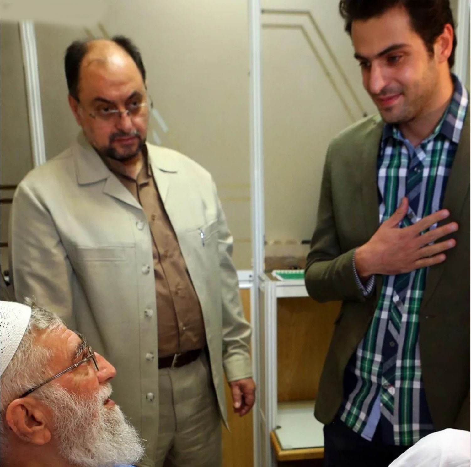 عکس علی ضیا با رهبر