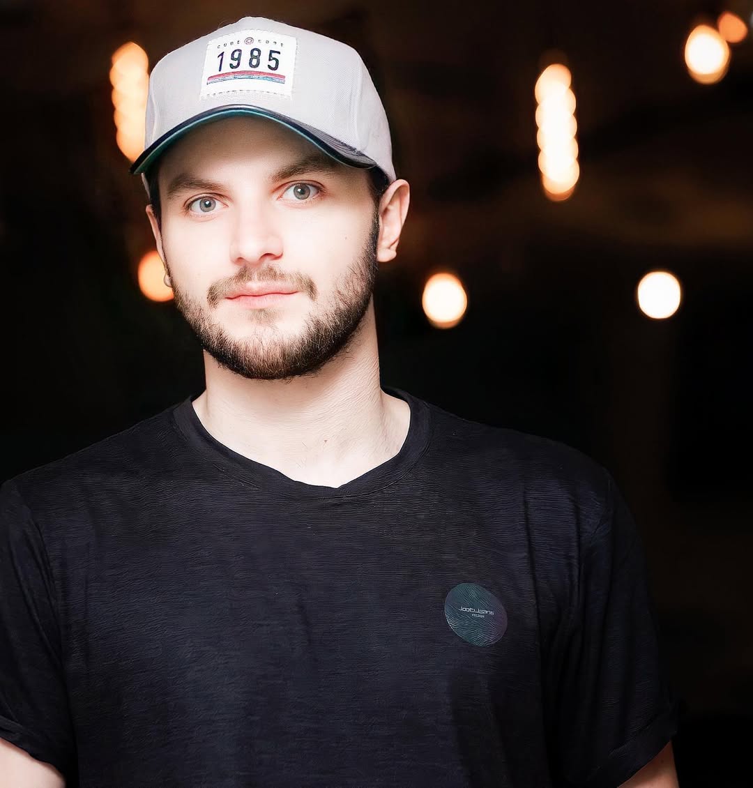 دارا حیایی چند سال دارد