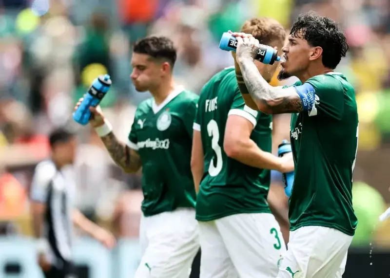 توقف کوتاه تغییری جنجالی در فوتبال جهانی