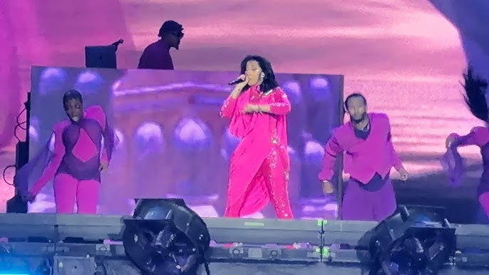 استقبال ده هزار نفری از کنسرت کاردیبی در عربستان استقبال ده هزار نفری از کنسرت کاردیبی در عربستان