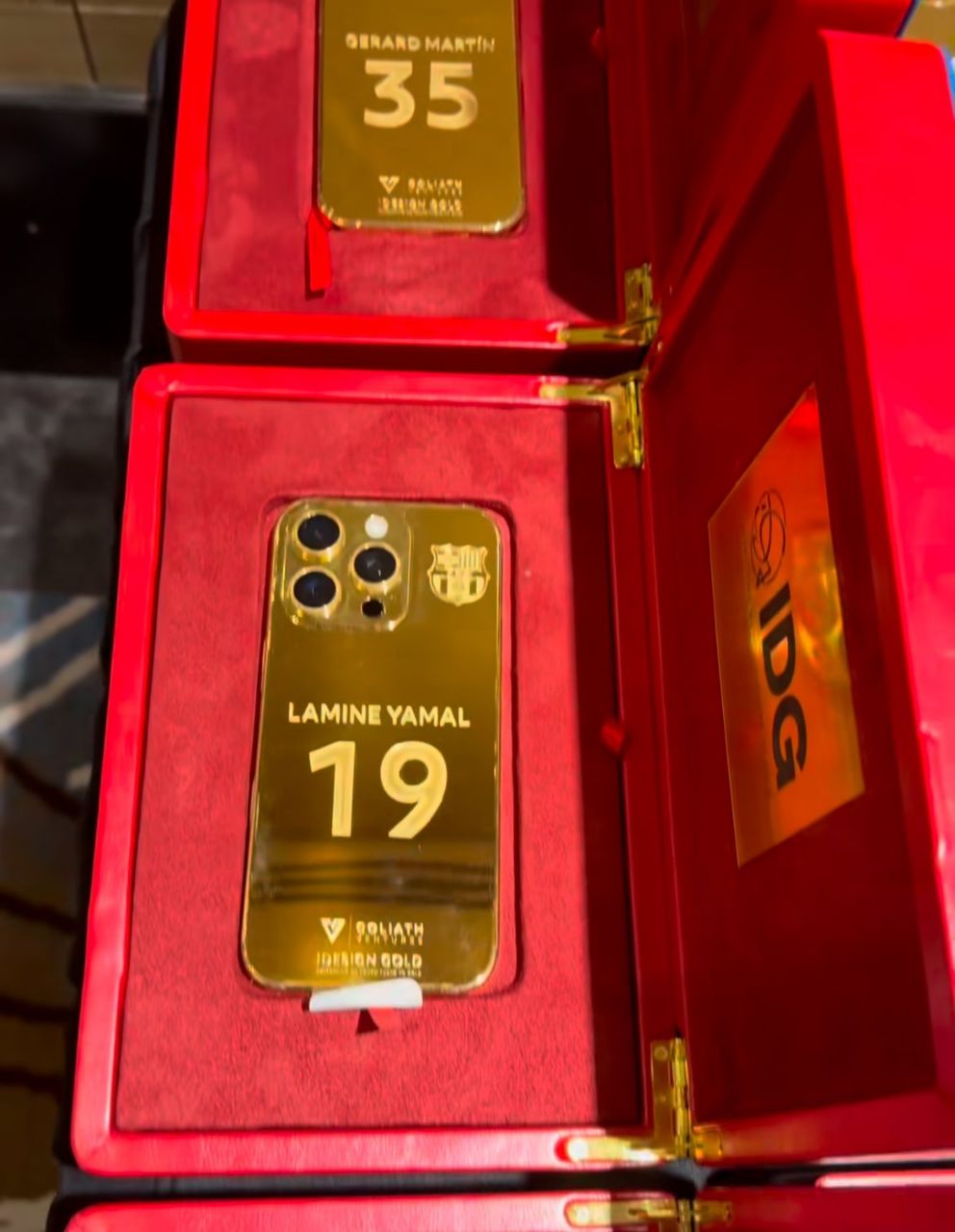 آیفون طلایی بازیکنان بارسلونا خبرساز شد آیفون طلایی بازیکنان بارسلونا خبرساز شد