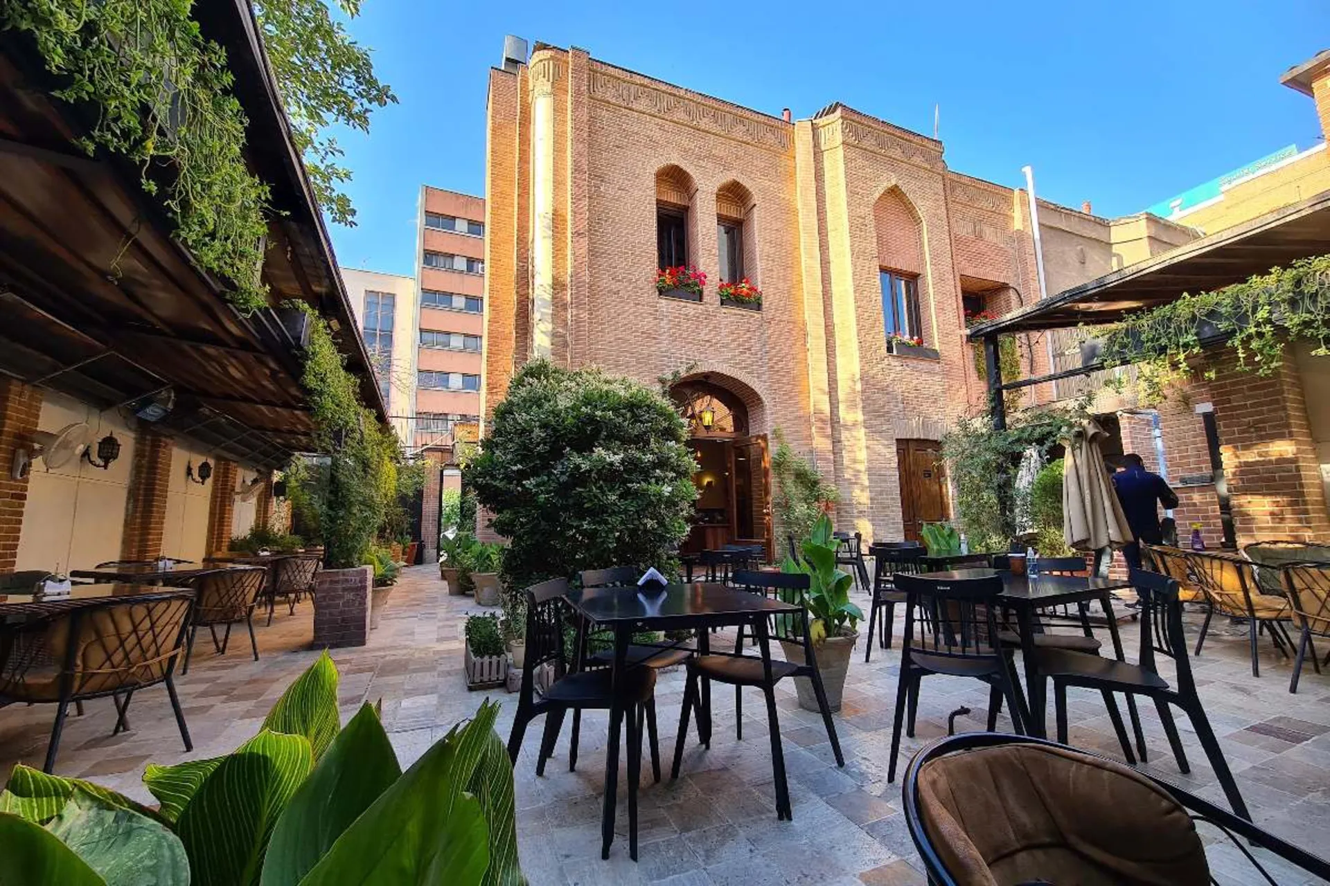 بهترین کافه های تهران با فضای باز بهترین کافه های تهران با فضای باز